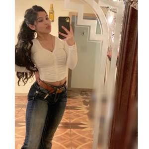 Meet your Posher, Santana